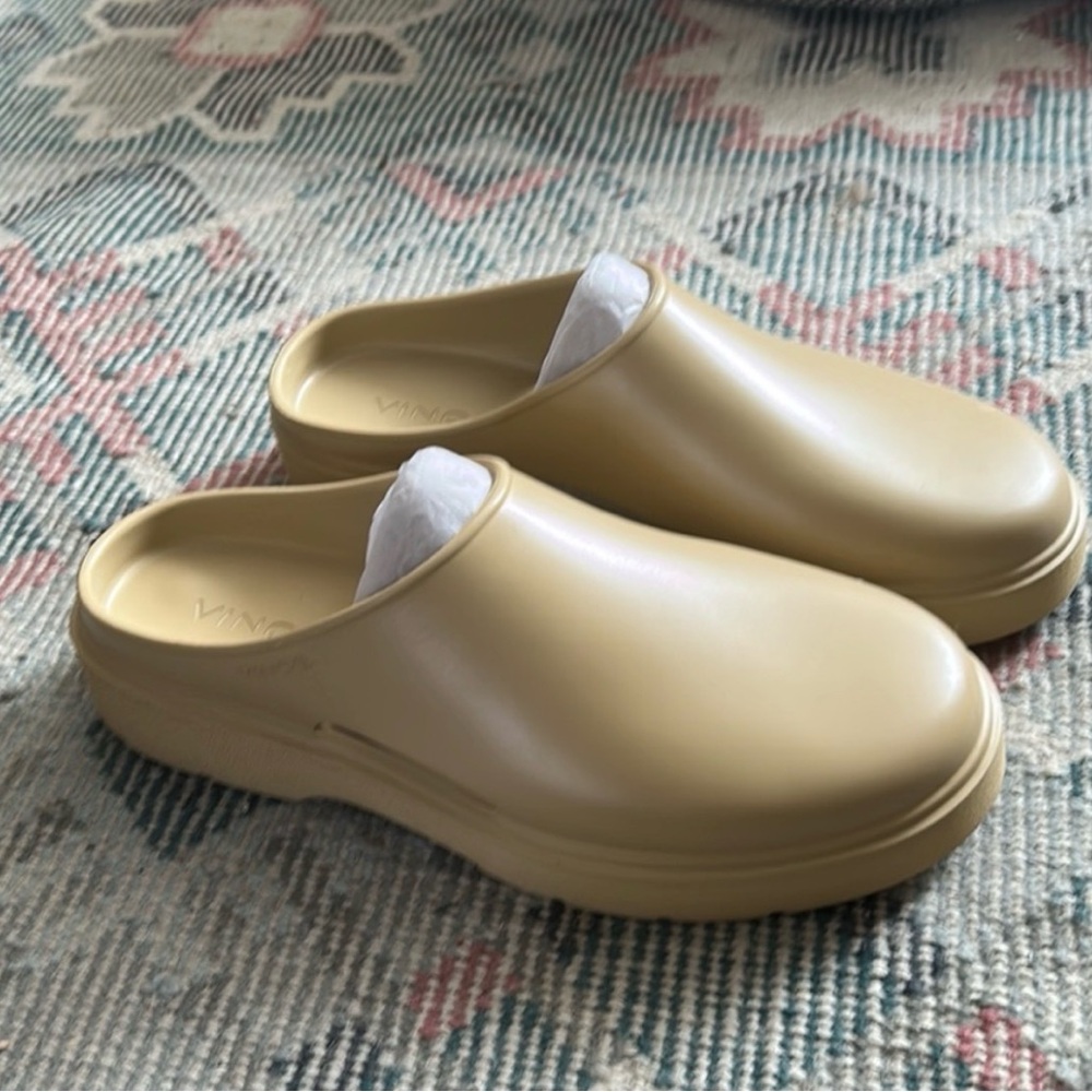 Neutral Beige Slip-On Clog Mules Vince unisex unworn ships in box